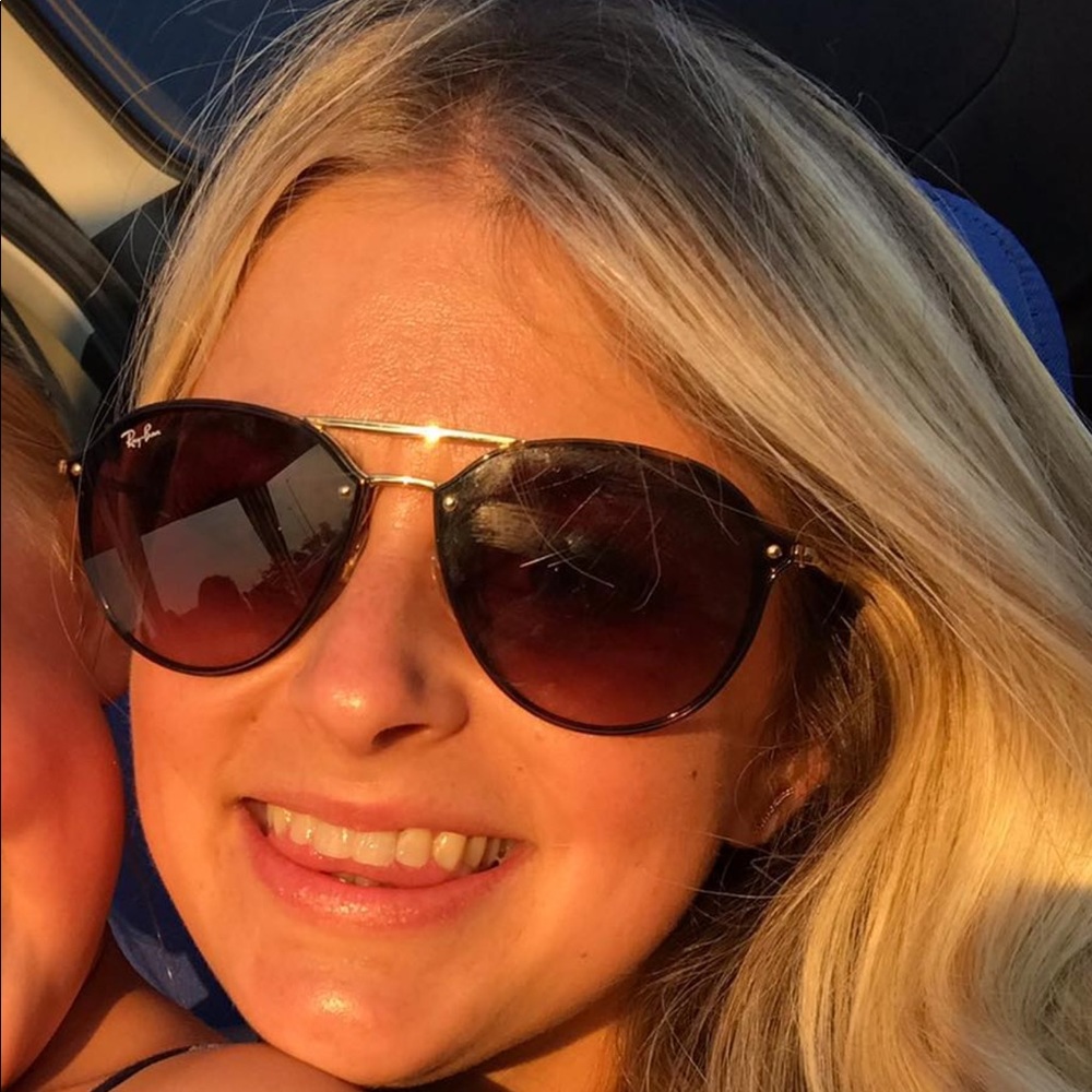 Meet your Posher, Caitlyn